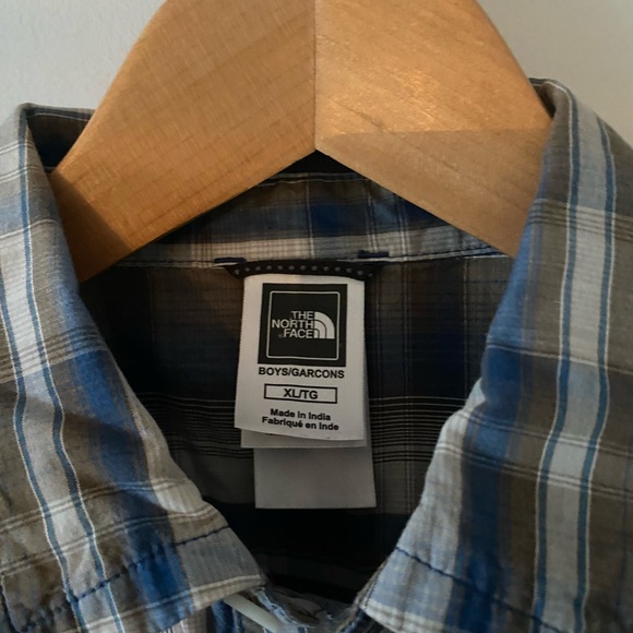 North Face Button Short Sleeve Shirt - Picture 2 of 4